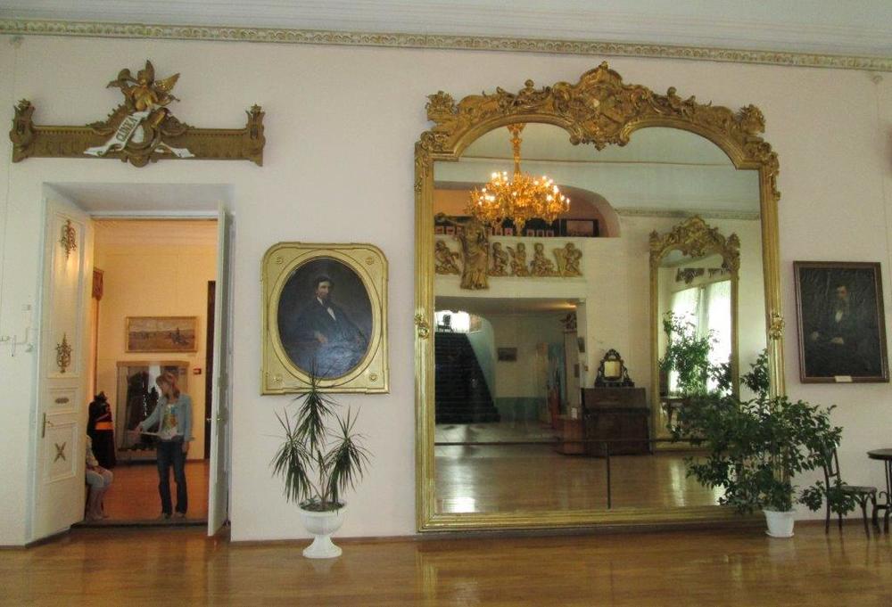 Някога това огледало в двореца на Бутин е било най-голямото в света
