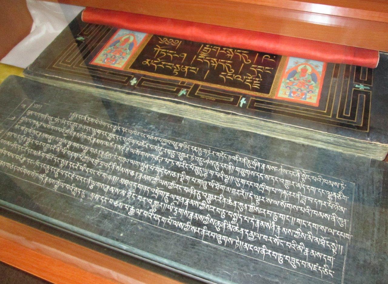 „Съкровените сказания на Буда“ – Тибетски ръкопис от 17-ти век
