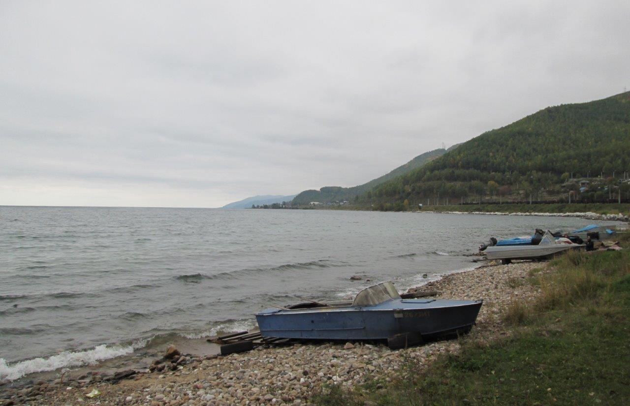 Брегът на езерото Байкал при Слюдянка
