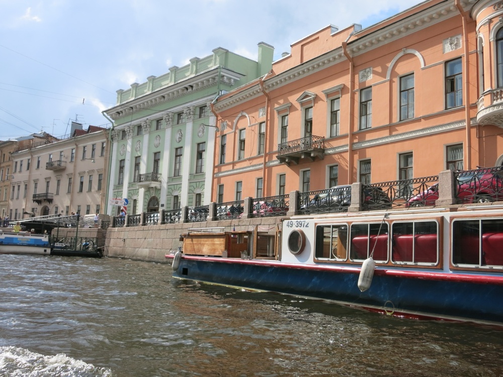Голфаджия в Русия, с лодка по река Нева
