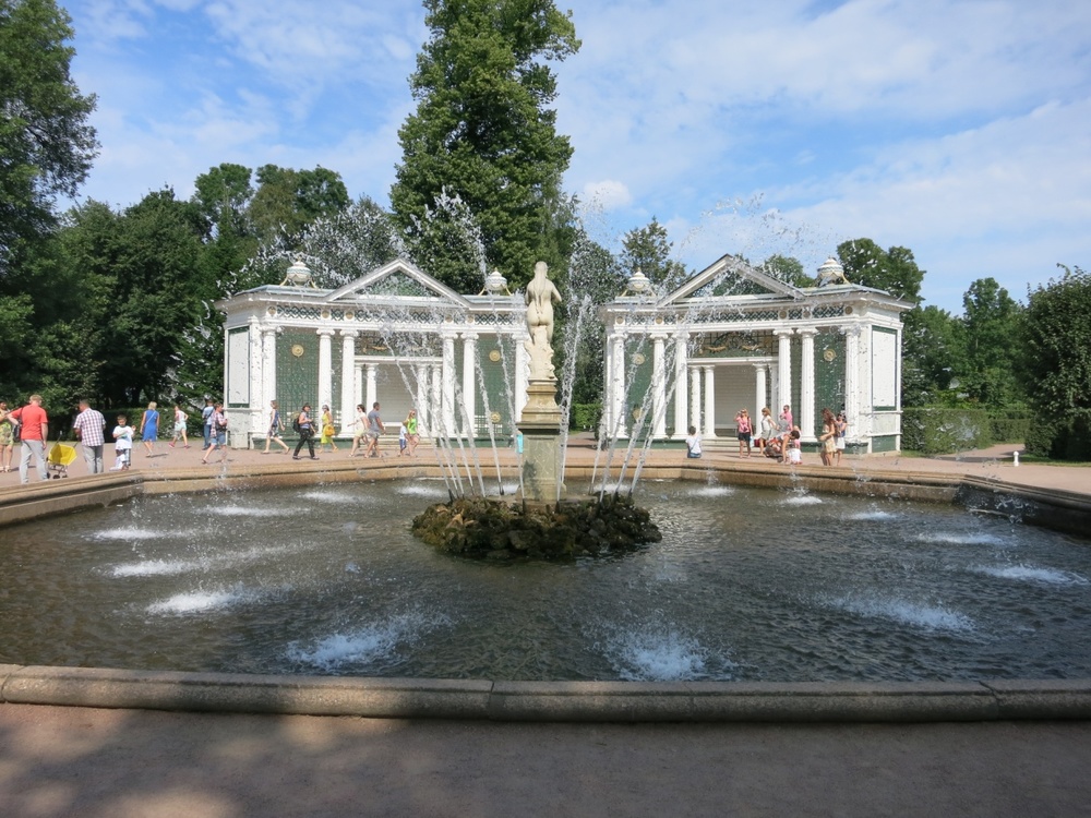 Голфаджия в Русия, дворец "Петерхоф"
