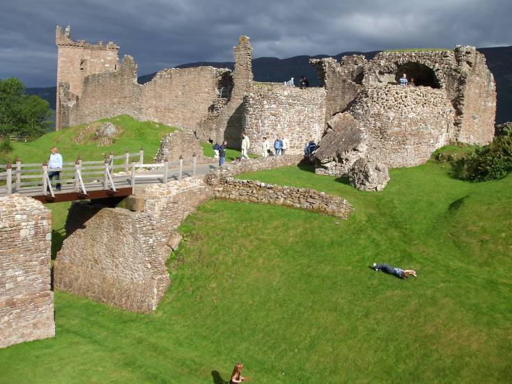 Шотландия, Разходка по крепостните стени и кули на замъка
