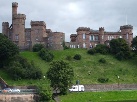 Шотландия, Замъка Гарисън (Garrison) в Инвърнес, гледан от три различни страни 
