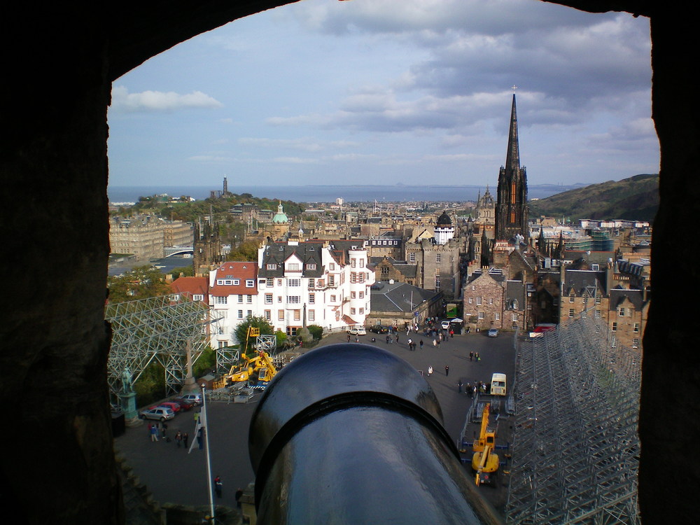Шотландия, Гледка от Единбъра Касъл към Стария град
