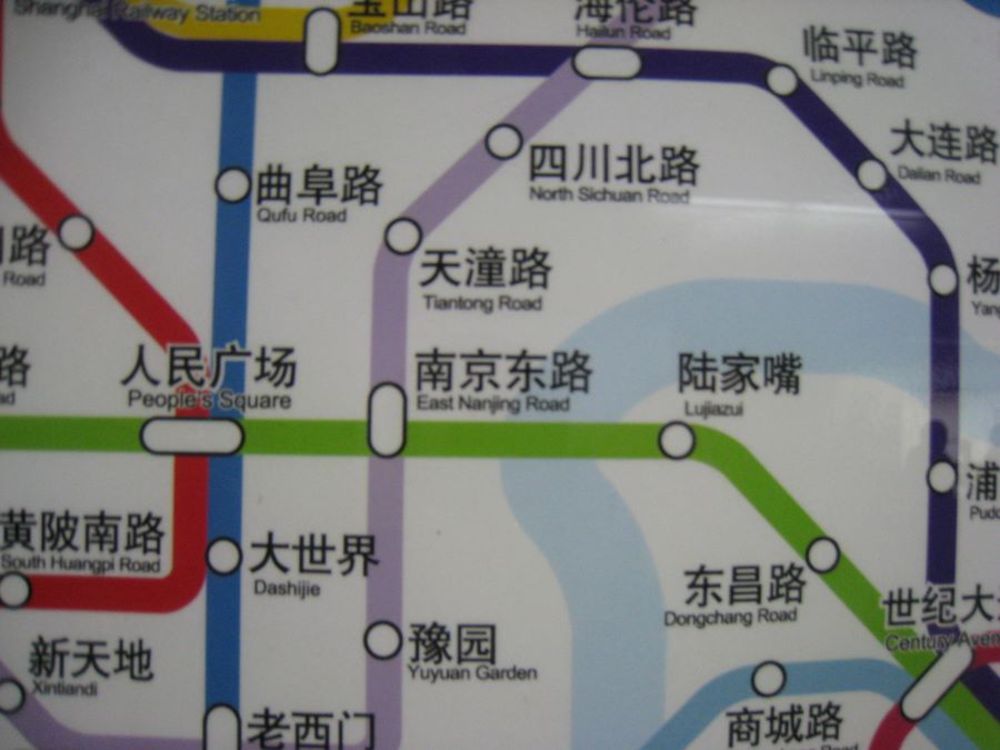 Шанхай, Среща на 4-рите йероглифа т.е. там където зеленото пресича лилавото.
