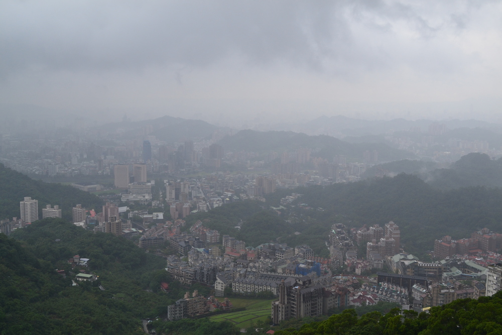 Тайван, Тайпе, гондолата за Маоконг. Изглед към краен квартал на Тайпе.
