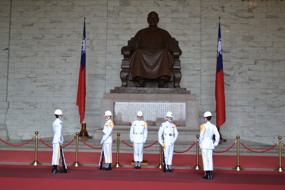 Тайван, Тайпе, мемориал Чан Кай Шек, смяна на почетния караул

