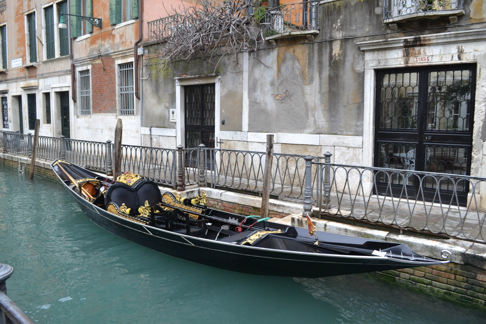 Венеция, луксозна гондола

