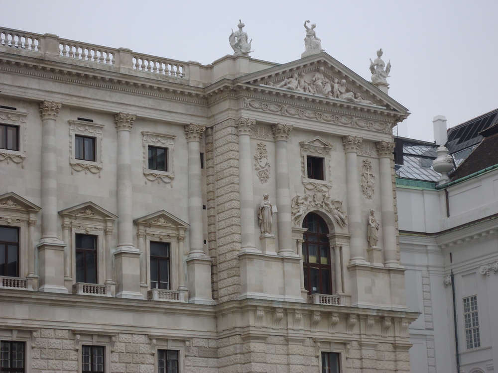 Виена,Почти всяка сграда е дворец
