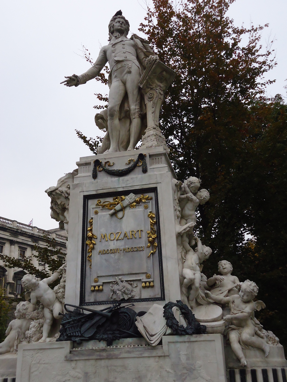 Виена,Монументът на Моцарт
