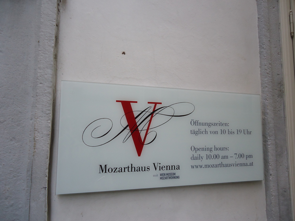 Виена,Табелката пред входа
