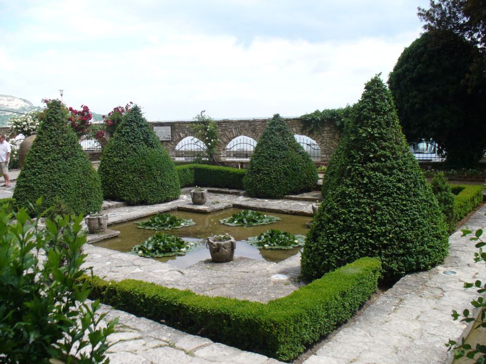 България, Дворецът в Балчик, Градината
