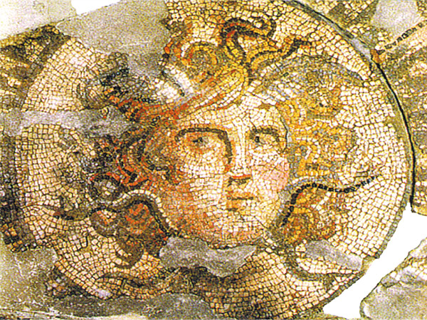 България, Чорлавата глава на Горгона Медуза от  музея на мозайките в Девня

