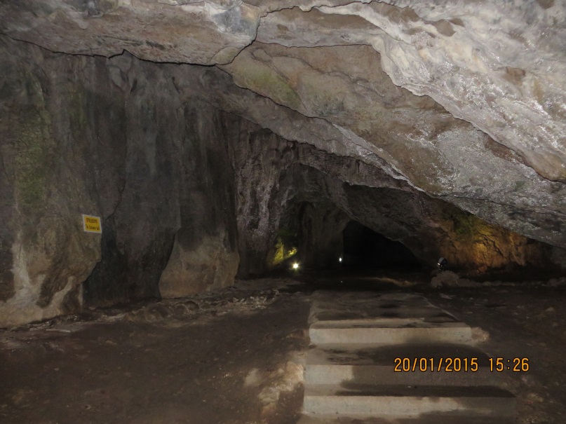 България, пещерата Бачо Киро, Предверието
