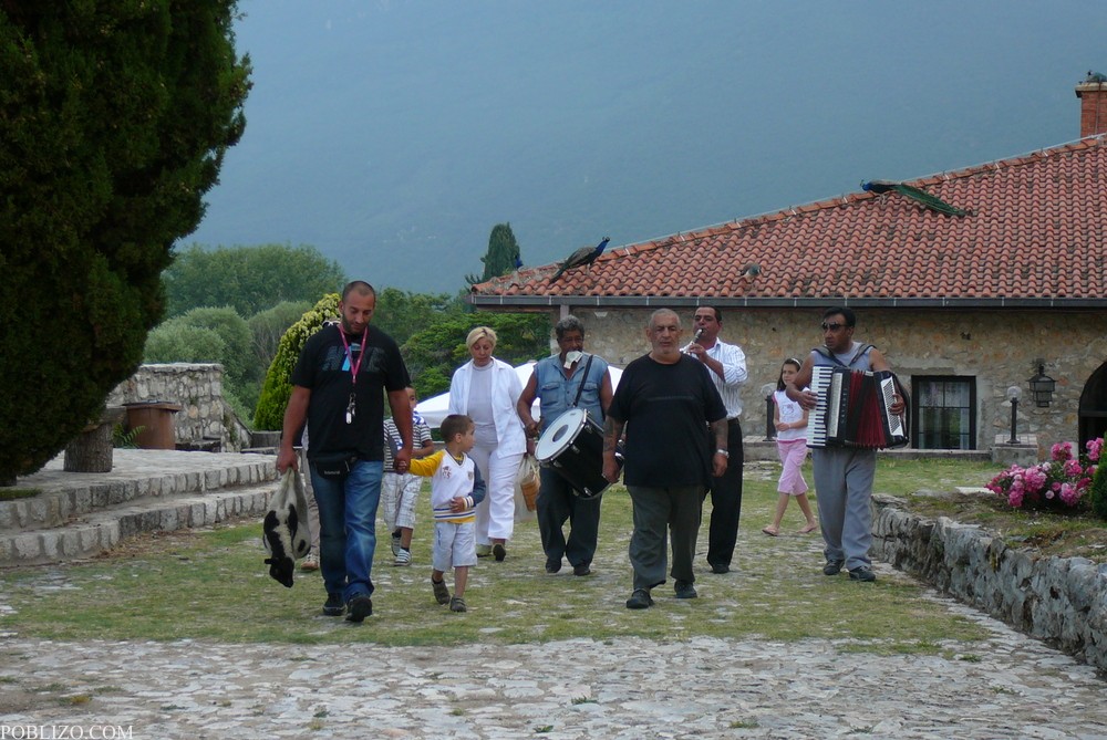 Македония, Ритуална обиколка около църквата с жертвено агне
