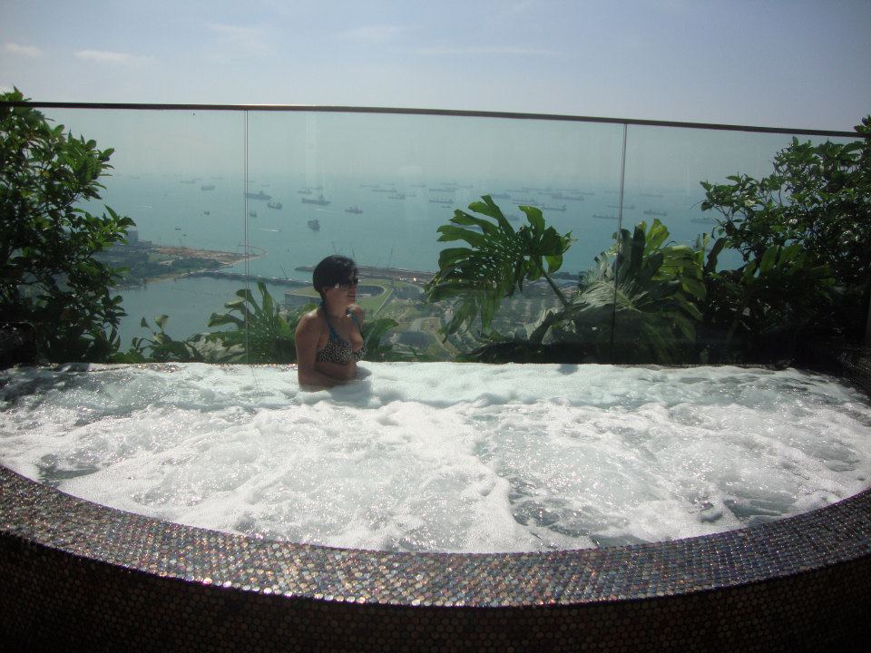 Сингапур, Джакузи в Skypark с панорама към океана
