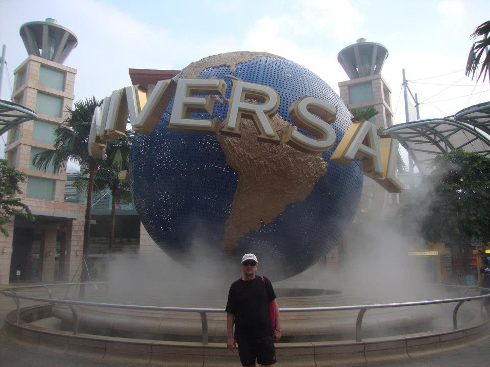 Сингапур, Пред увеселителния парк Universal Studios Singapore
