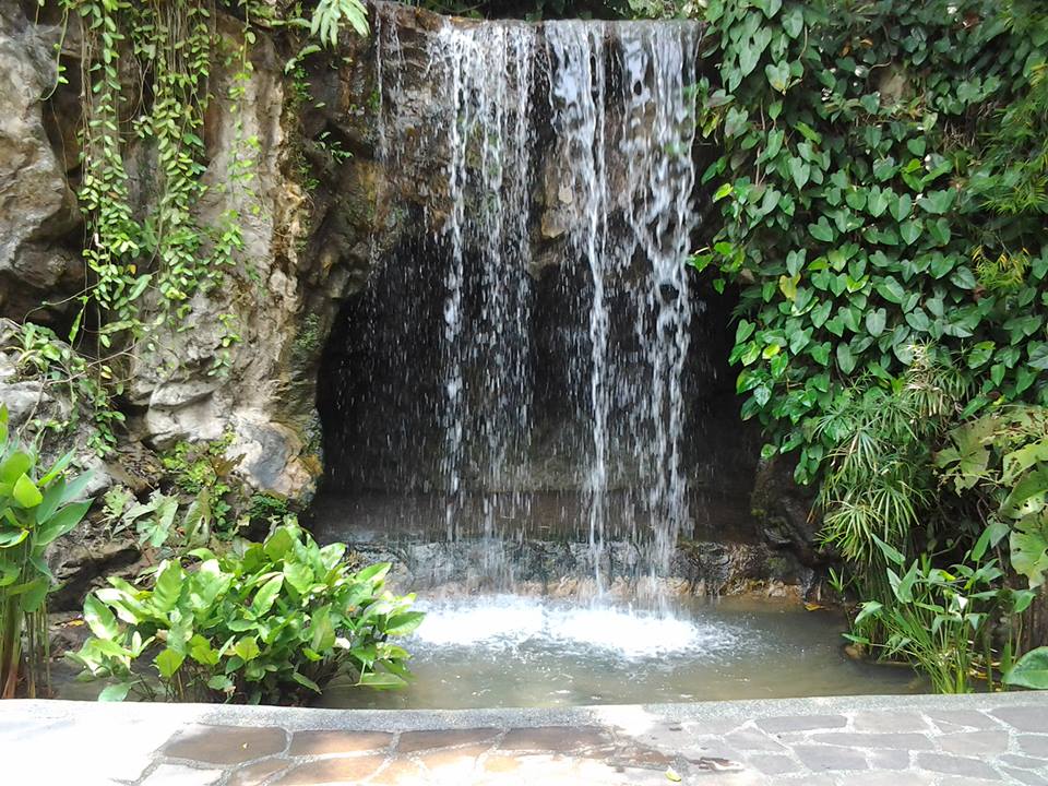 Сингапур, Водопадът в Ginger Garden
