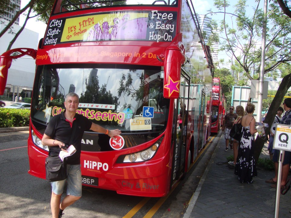 Сингапур, Туристическият автобус тръгва по Yellow City Route
