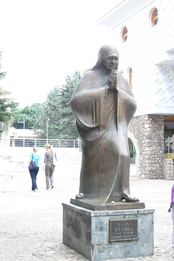 Македония, Скопие, Паметникът на Майка Тереза
