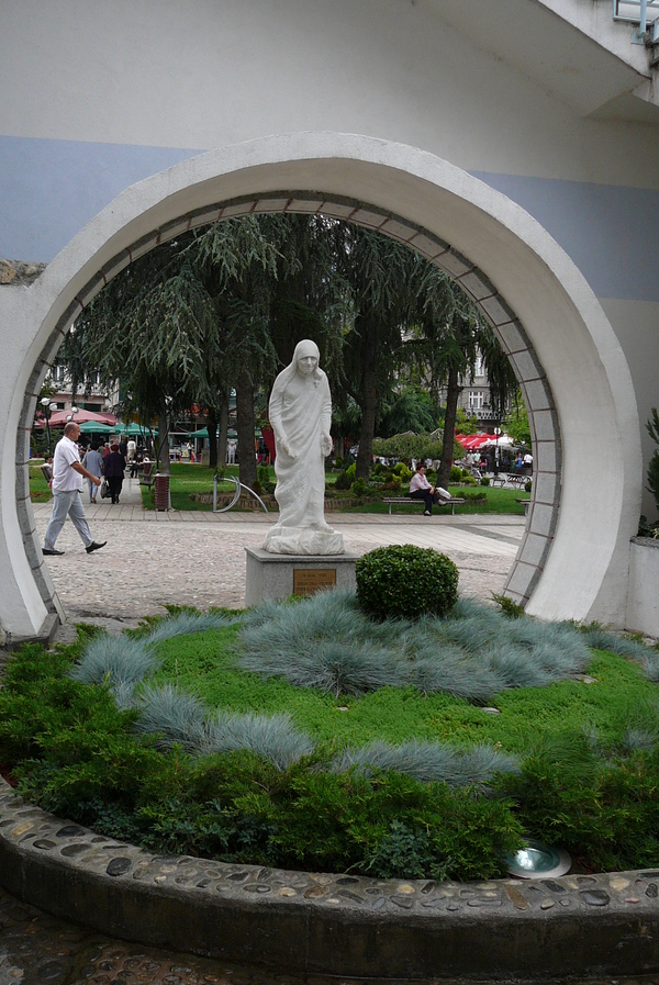 Македония, Скопие, Статуя на Майка Тереза, Скопие
