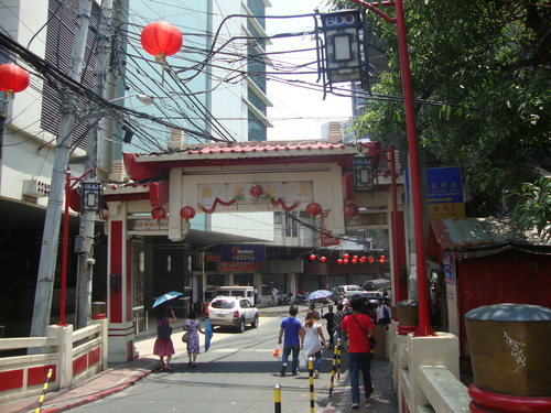 арката на главната улица в Чайнатаун
