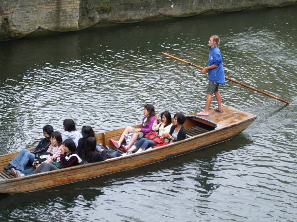 Англия, Кембридж, С лодки по река Кем
