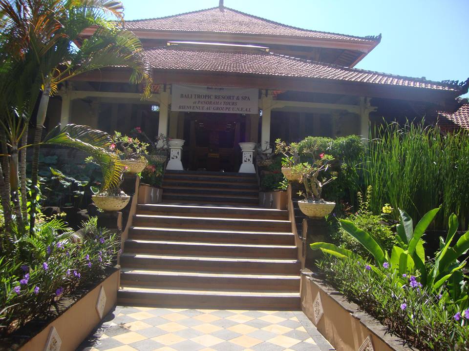 Бали, пред лобито на хотела
