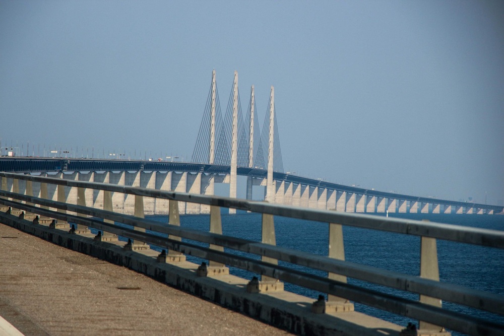 мостът, свързващ Швеция и Дания

