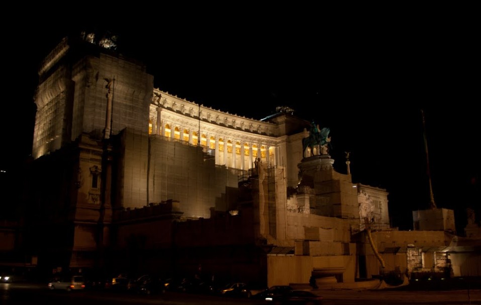 Италия, Рим, Монумент на Виторио Емануеле и Театър Марсело 
