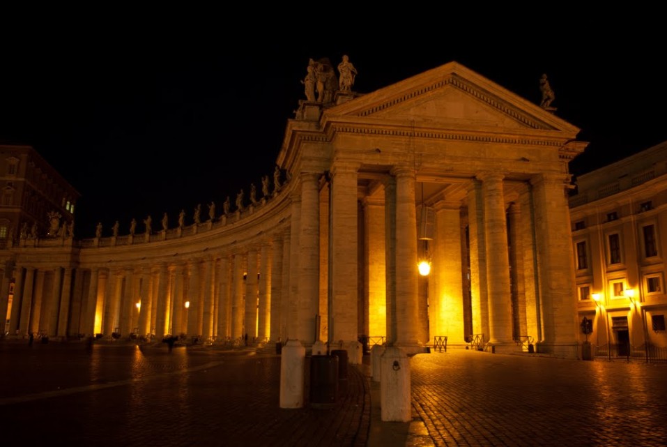 Италия, Рим, Свети Петър през нощта
