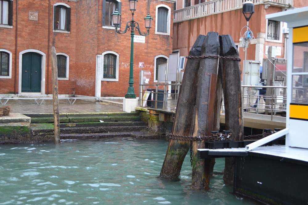Венеция, спирките на корабчетата
