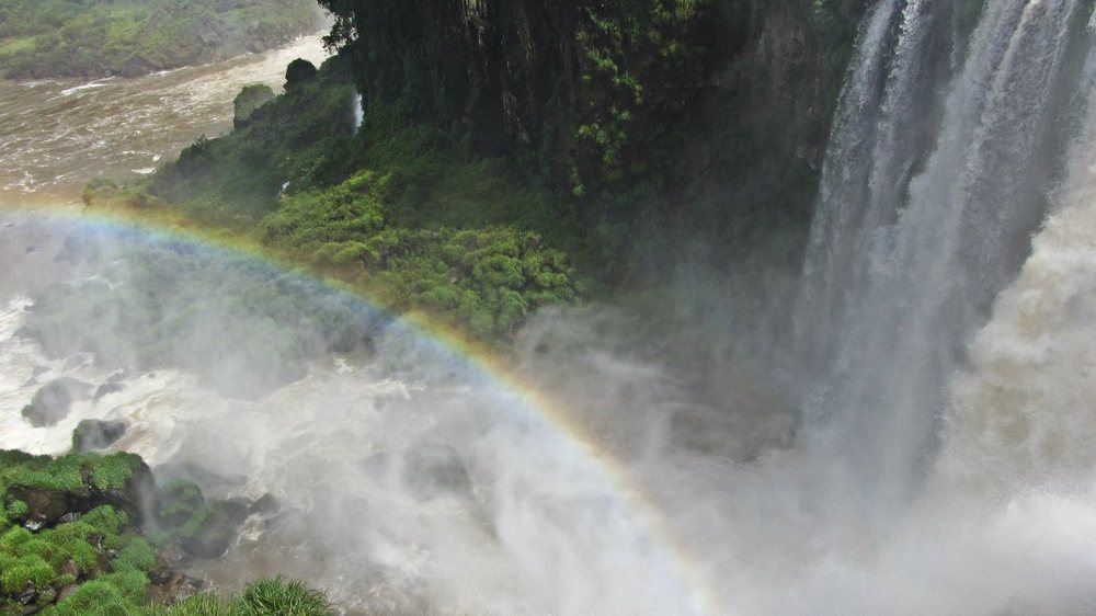 Водопадите Игуазу, Дъгата изгря
