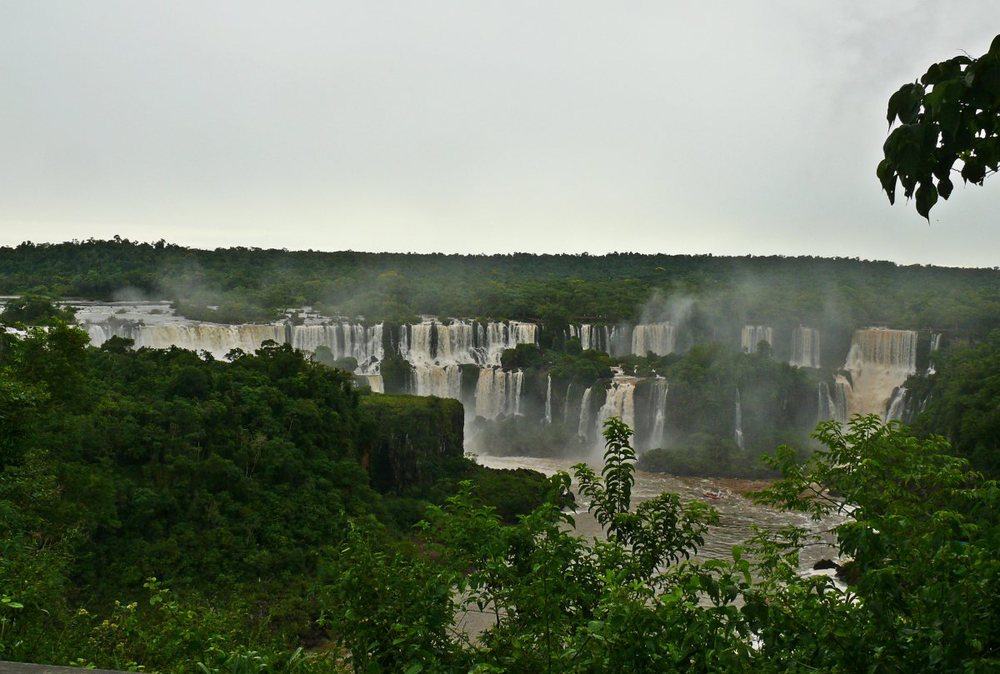 Водопадите Игуазу, Изглед от бразилската страна

