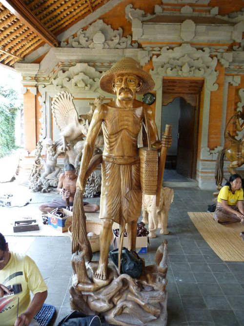 Бали, дървени скулптури
