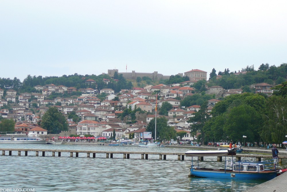Македония, Охрид, Изглед към старата част на Охрид от крайбрежната
