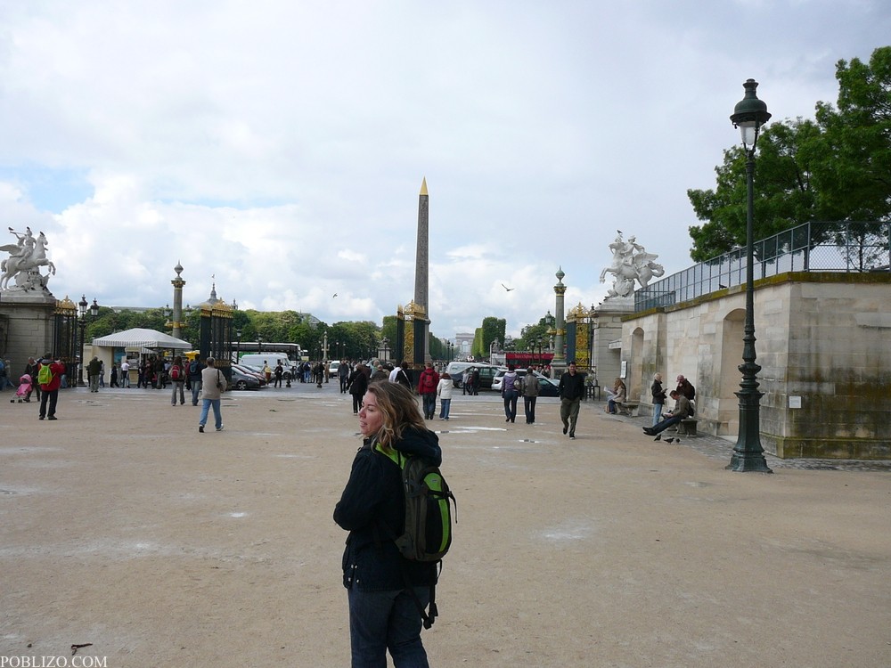 Париж, Наближавам площад Конкорд, в далечен план - египетският обелиск
