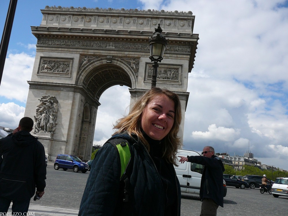 Париж, пред Триумфалната арка

