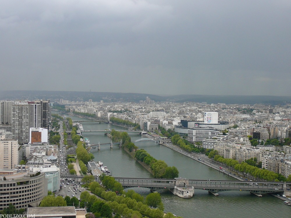 Париж, Изглед от Айфеловата кула към Сена

