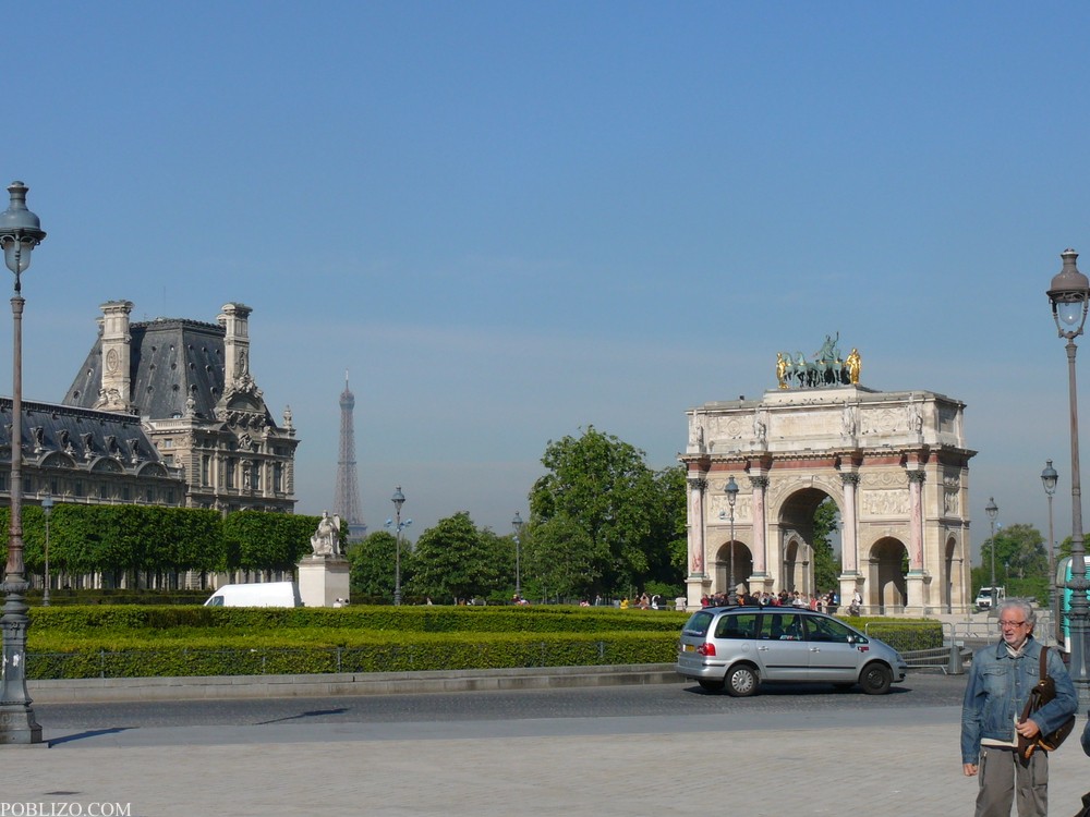 Париж, Площад Карусел, Триумфалната арка
