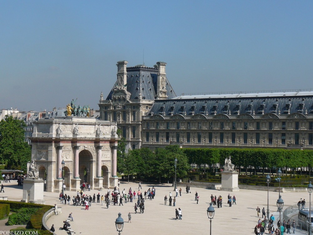 Париж, Лувър и площад Карусел
