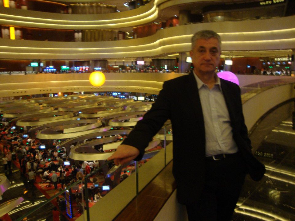 Сингапур, В най-голямото казино в света
