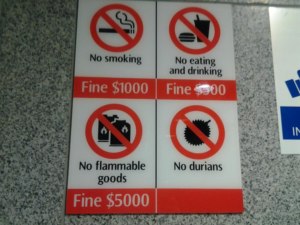 Сингапур, Табелки със забрани в метростанцията

