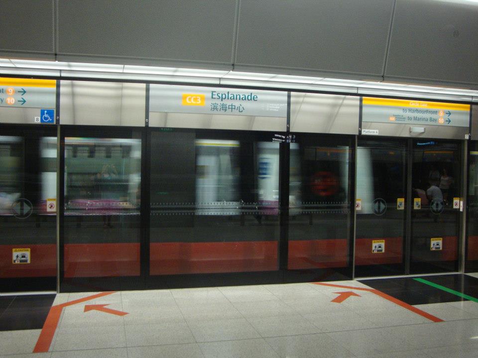 Сингапур, Метростанция Esplanade -  СС3
