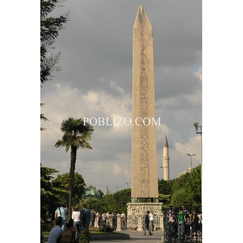 Египетският обелиск на площад Хиподрум