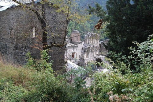 Старият манастир „Свети Дионисий Олимпийски“  