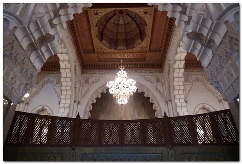 Интериорът на джамията Хасан ІІ