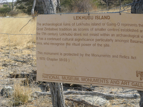 Табелата на резервата Lekhubu island, който е и археологически, и исторически паметник на културата.