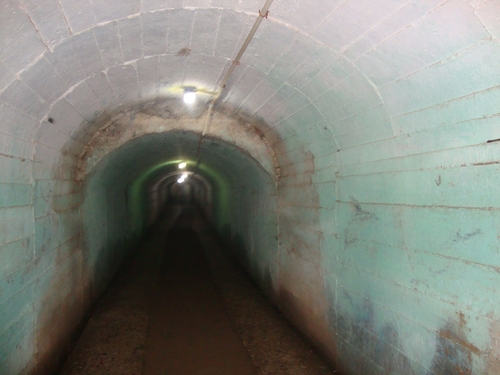 Тунелът бомбоубежище