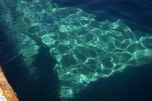 Кристалната прозрачна вода на Бяло (Егейско) море, Трипити, Атон, Халкидики, Гърция